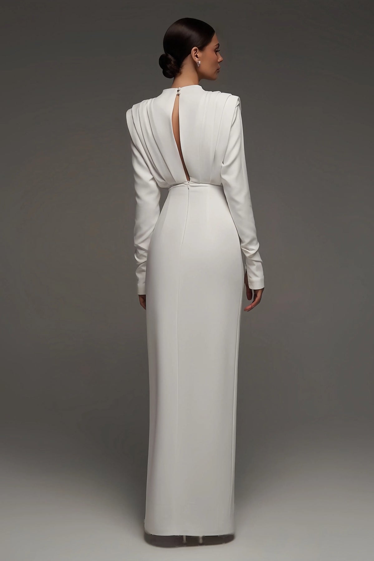 Rona – Hochgeschlossenes Maxikleid mit Schlitz – Weiß