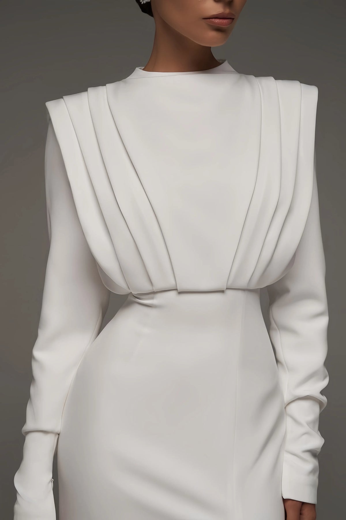 Rona – Hochgeschlossenes Maxikleid mit Schlitz – Weiß