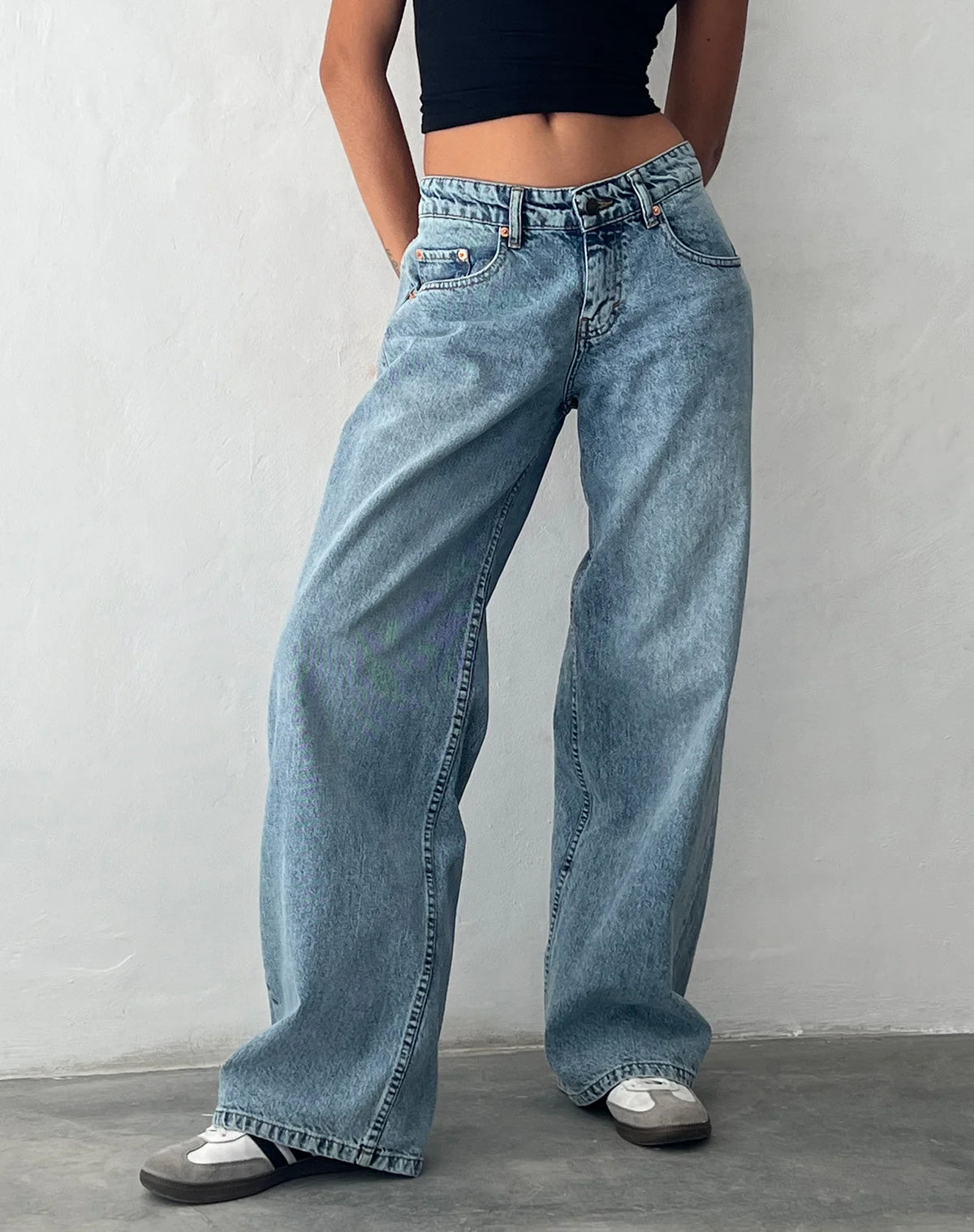 Geräumige, extra weite Low Rise-Jeans in Vintage-Blau-Waschung