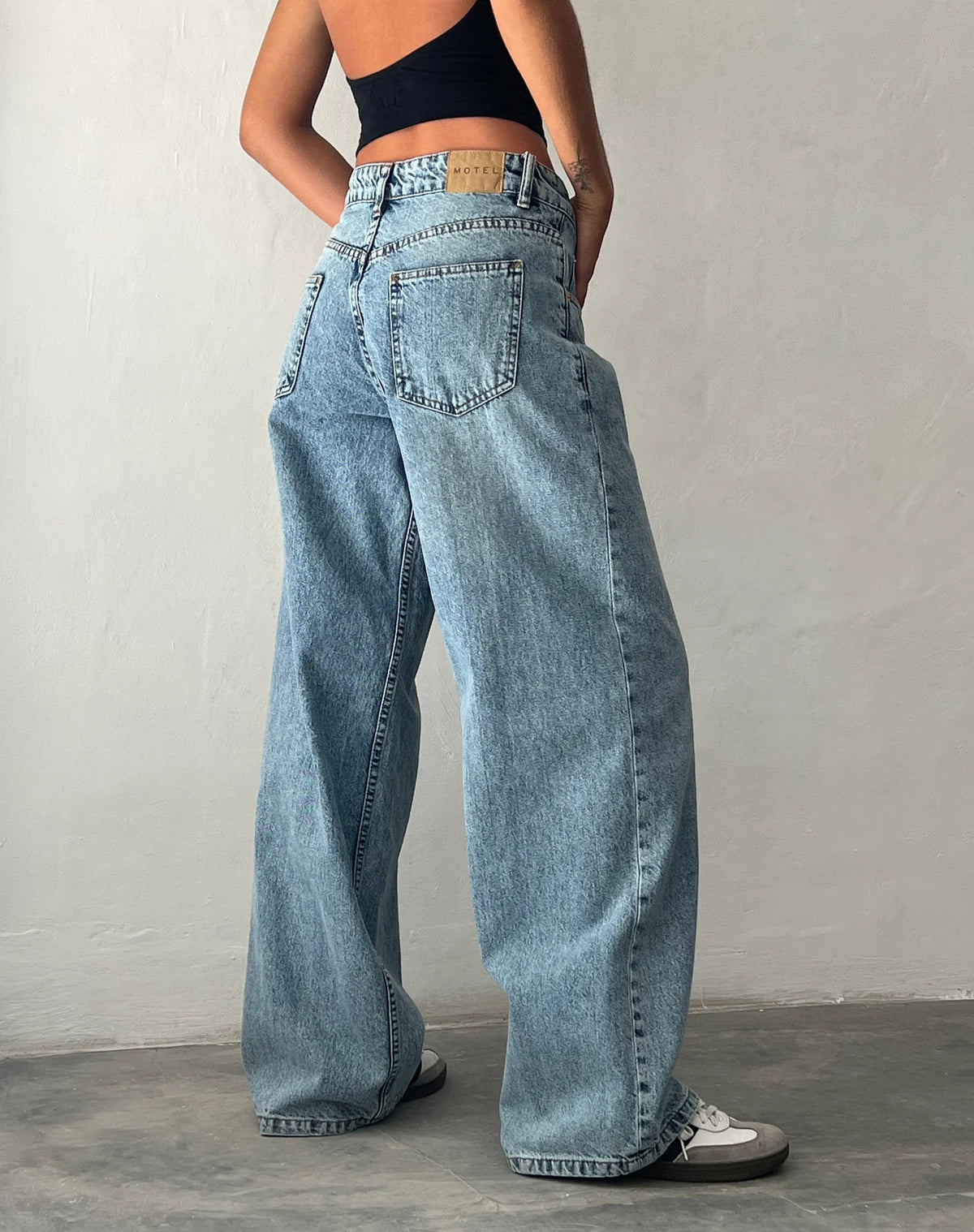 Geräumige, extra weite Low Rise-Jeans in Vintage-Blau-Waschung